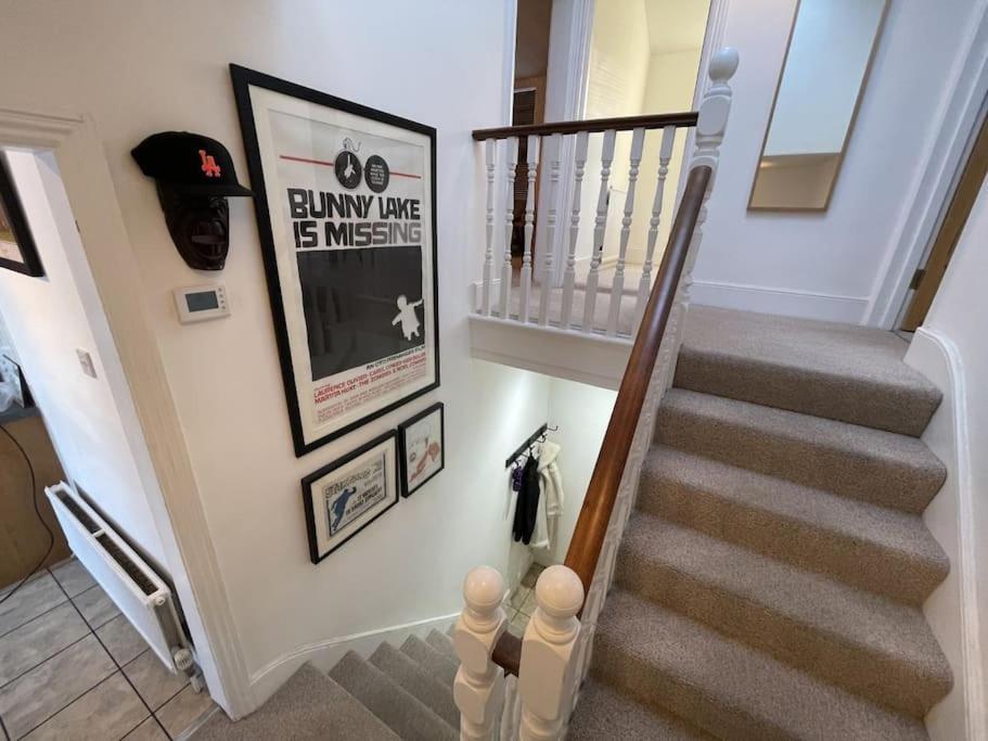 Spacious Two Bedroom Flat In Prestigious Highgate. London Exterior photo